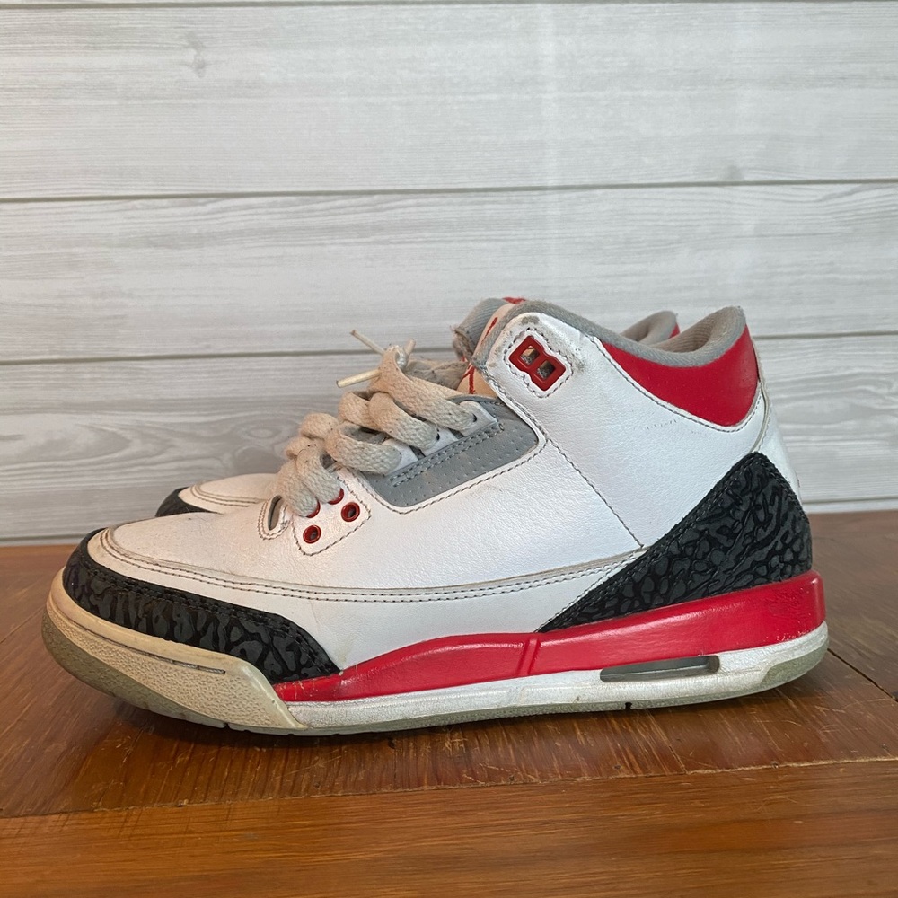 Jordan 3 Fire Red